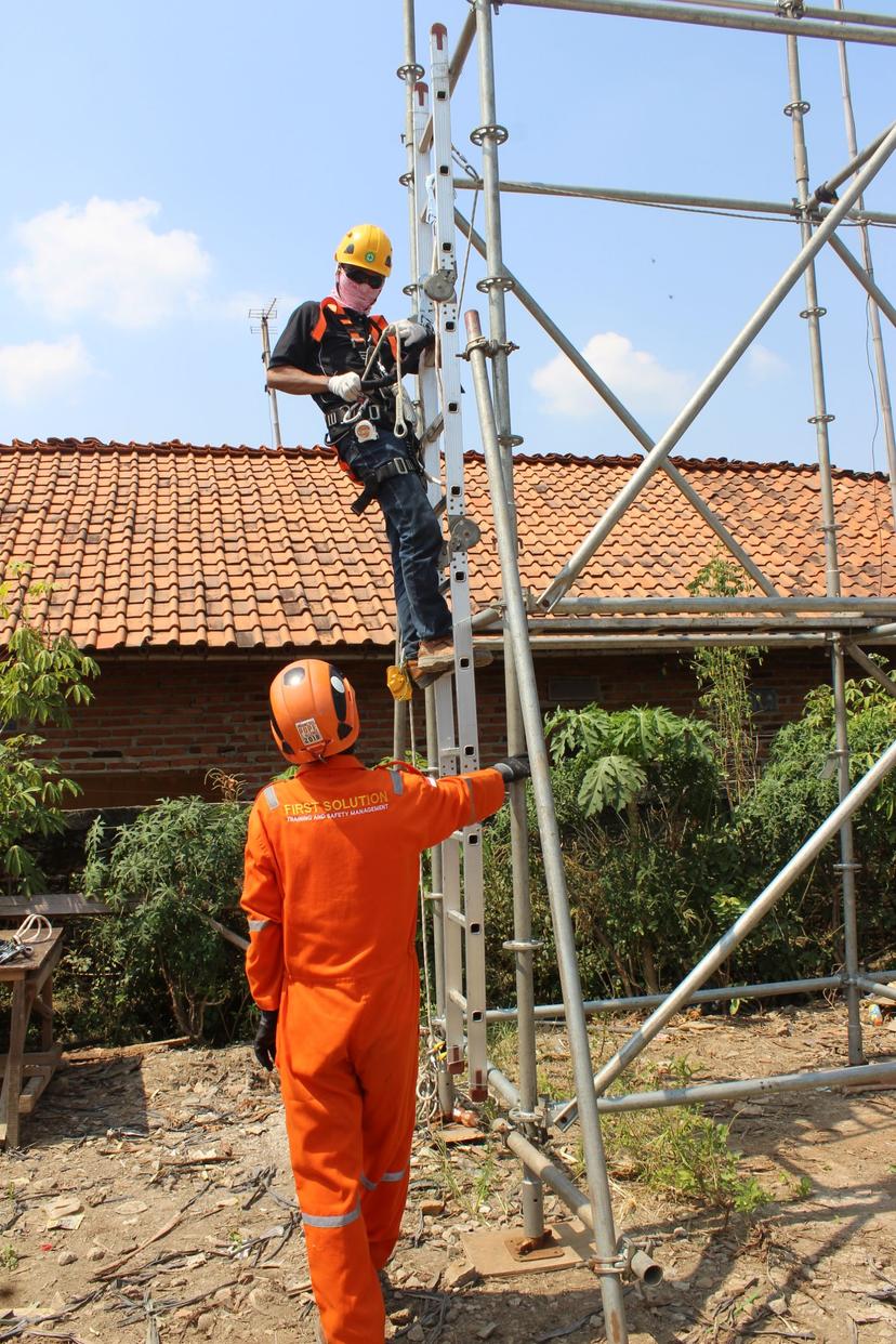 Tenaga Kerja Bangunan Tinggi Tingkat 2 (TKBT) Batch 10